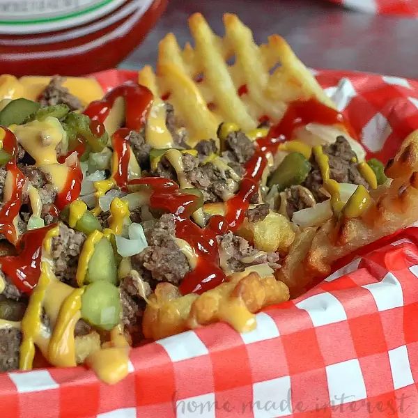 Fries with ground beef, cheese and jalapeños